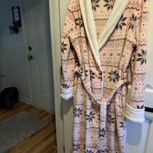 Secret Treasures Pink and Gray Patterned Women's Robe